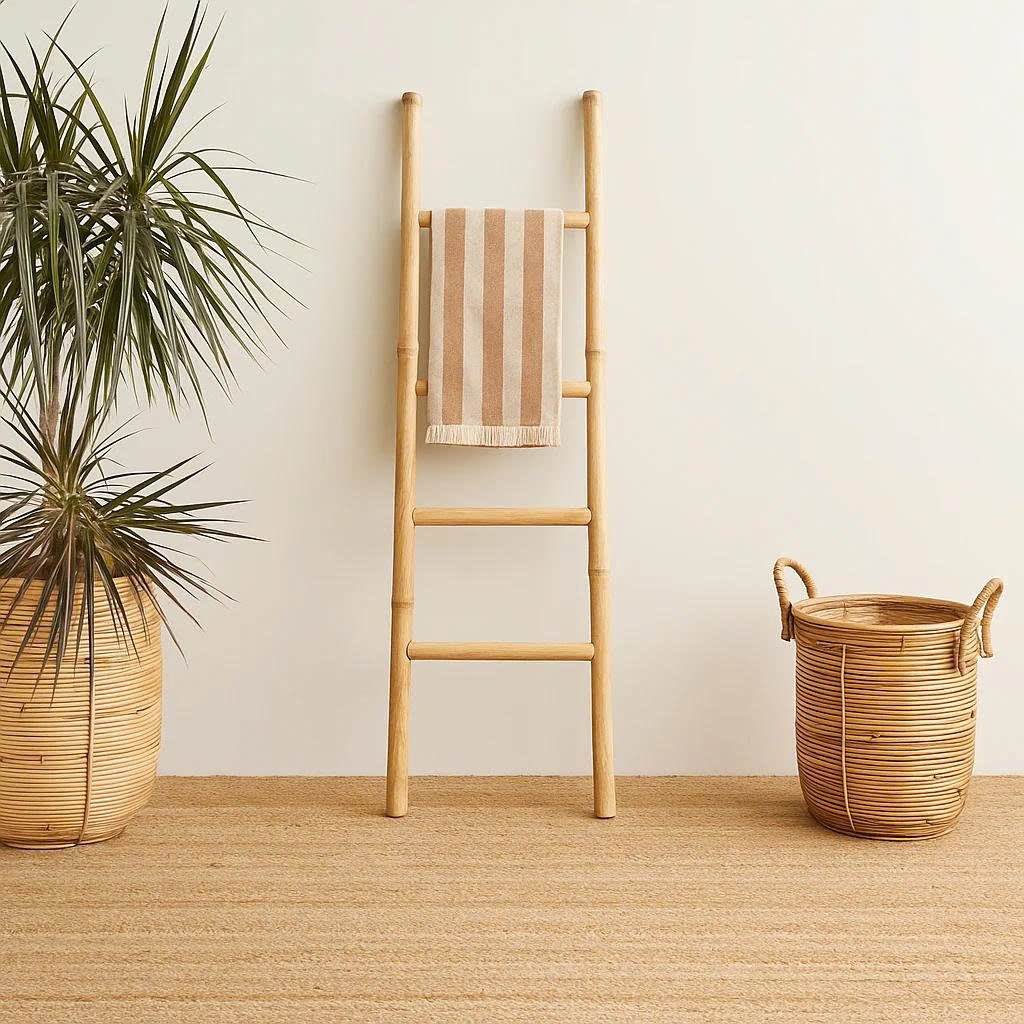 Eco-friendly 5-step Bamboo single Towel rack Ladder Stools Modern New Design Apartment Use Lightweight Bamboo Foldable Ladder