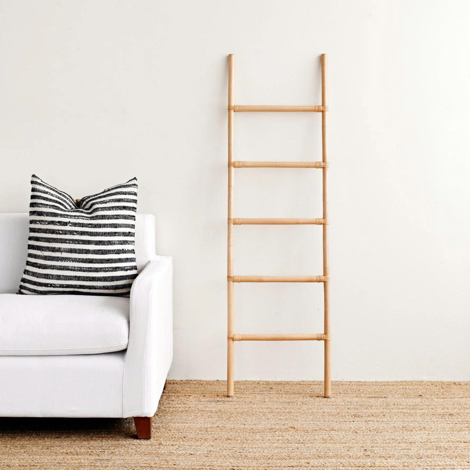 Eco-friendly 5-step Bamboo single Towel rack Ladder Stools Modern New Design Apartment Use Lightweight Bamboo Foldable Ladder