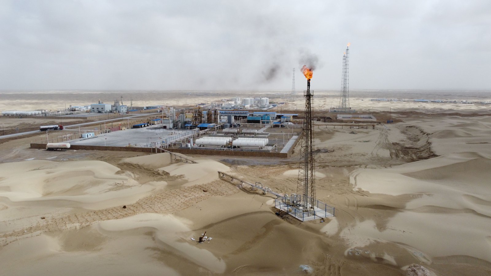 Customized Factory Price 1000kw 1 Mw Silent Gas Generator for Sale Industrial Grade Yuchai MAN Cum-mins Gas Generator Sets