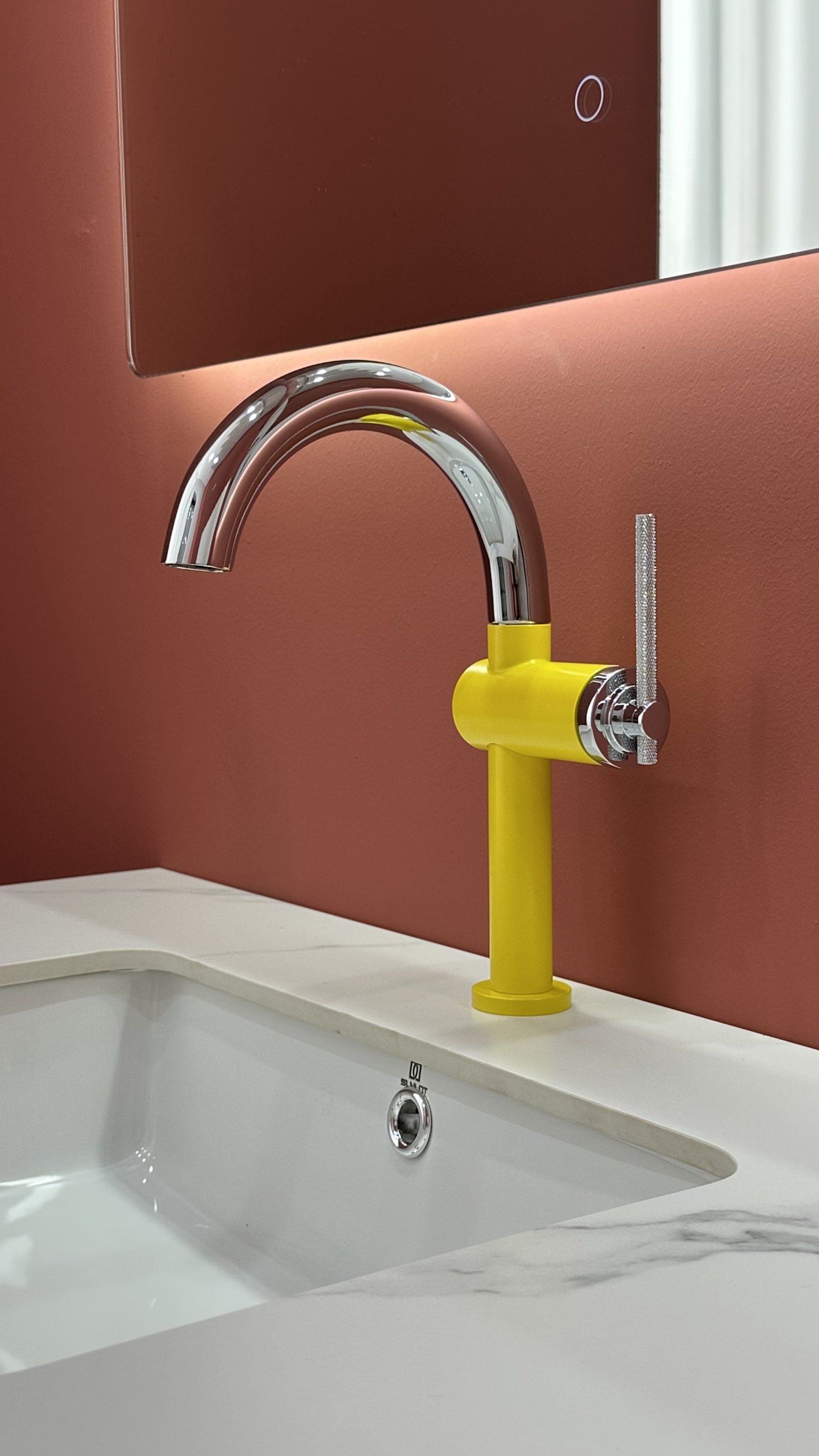 Splice Color Brass Hot and Cold Water Outlet Kitchen Flexible Hose Splash-proof Kitchen Faucet Basin Mixer Suitable for Home Use