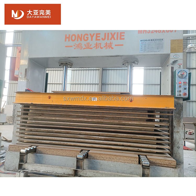 CE Certificated Eco-friendly Melamine or PVC Veneer White Paint-free 36 X 96 Interior Door with Minimalist Carved Lines for Room