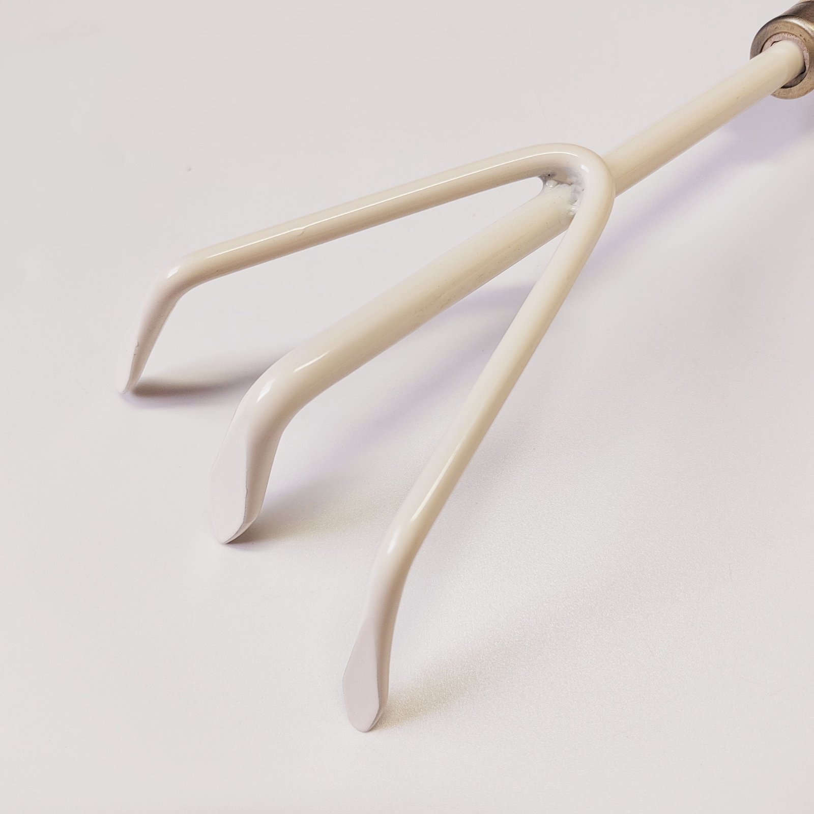 Customized Color Painted Stainless Steel Hand Rake for Gardening with Ash Beach Wood Handle Color Customization