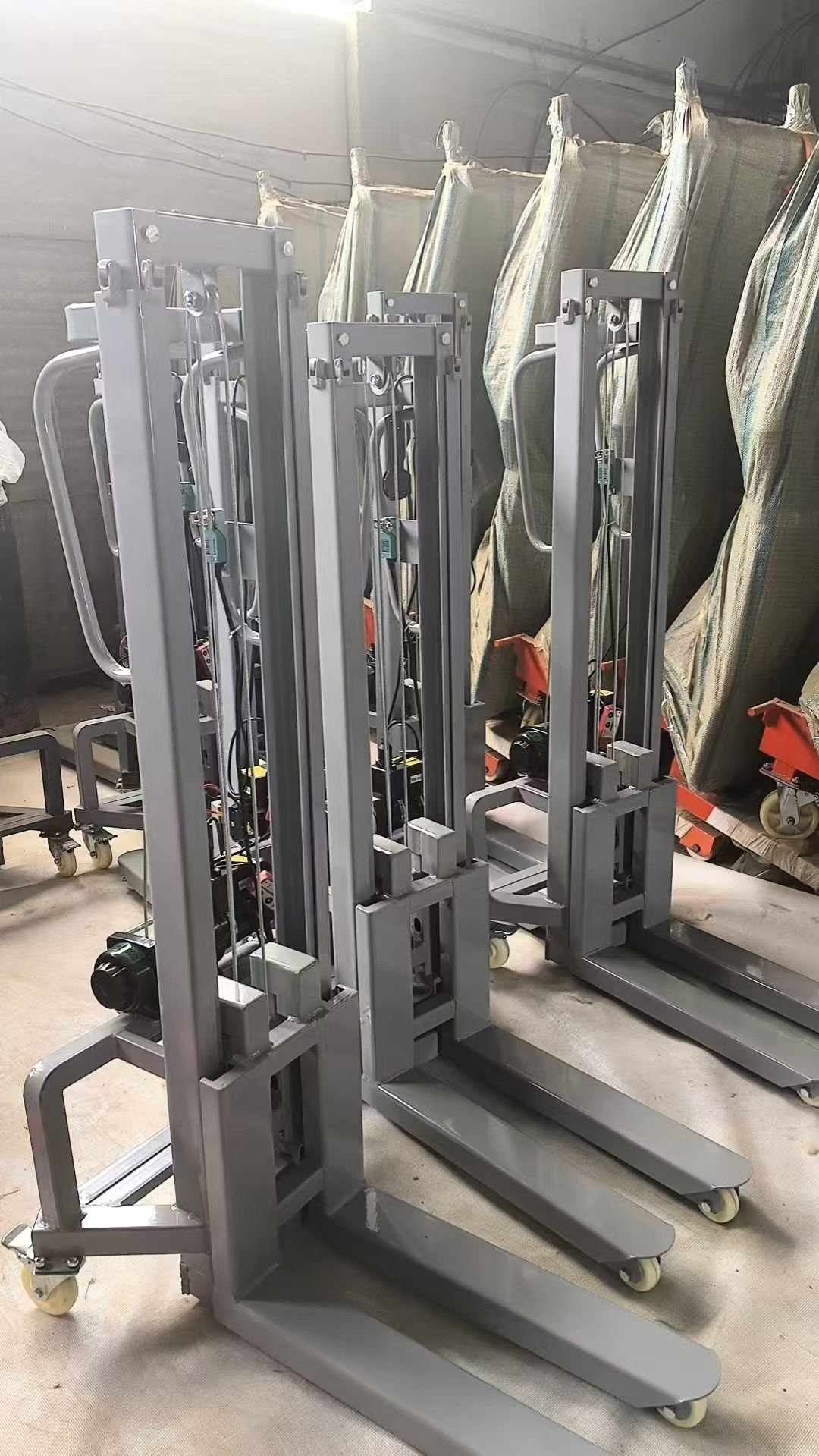 Portable Self-Loading Electric Forklift with Stage Light Box Mini Self-Climb Forklift Mounted on Small Pallet Truck