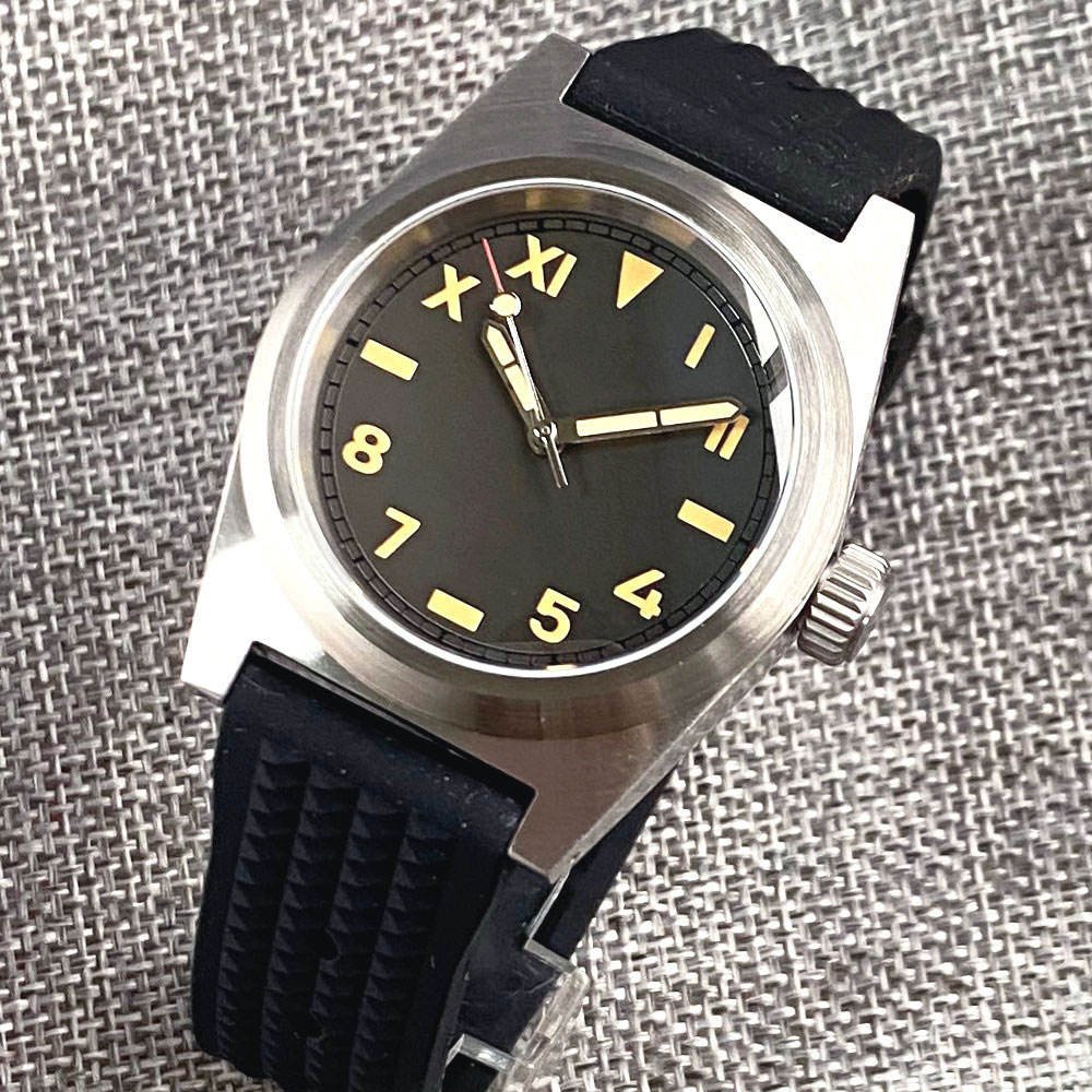 Japan NH35A Men's Luxury Diving Watch Stainless Steel Luminous Dial AR Sapphire Glass 200m Water Resistant