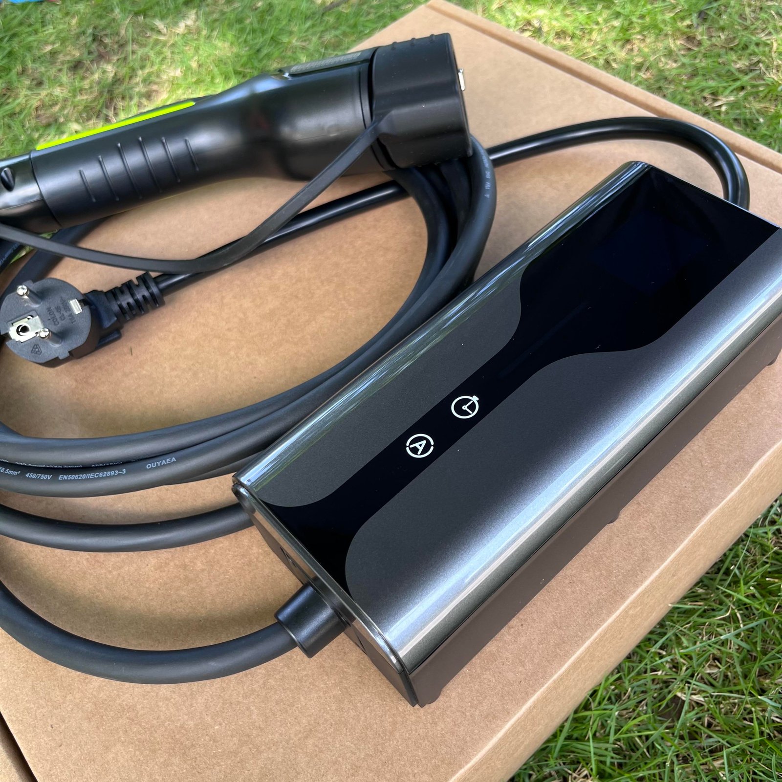 Electric Vehicle 16A Current Switchable Portable EVSE Sae J1772 Type 1 EV Charger for Toyota Nissan Electric Cars