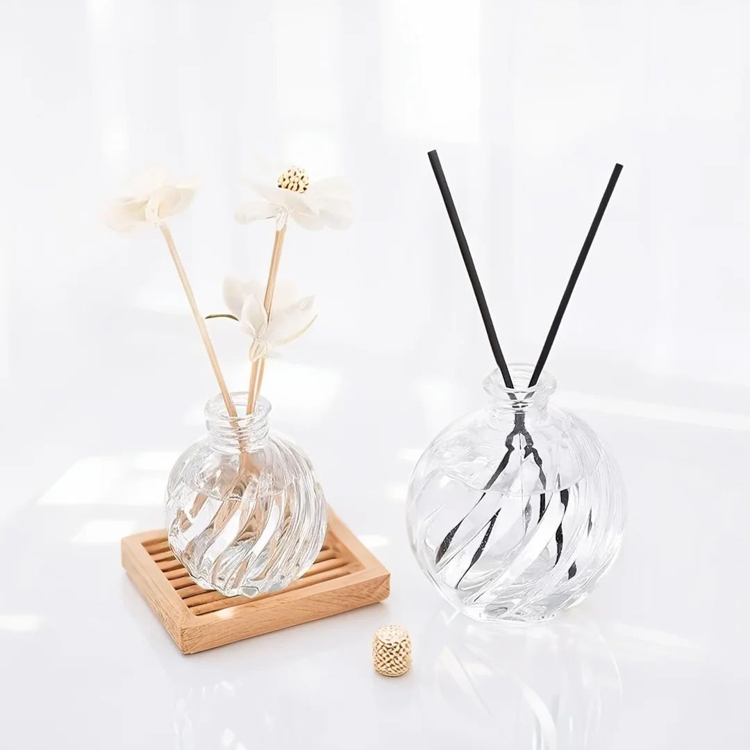 Unique Design 100ml 280ml Pineapple Shaped Spiral Texture Screw Cap Glass Perfume Bottle Aromatherapy for Sale