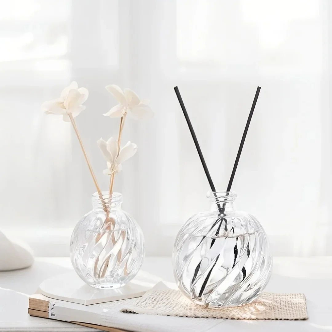 Unique Design 100ml 280ml Pineapple Shaped Spiral Texture Screw Cap Glass Perfume Bottle Aromatherapy for Sale