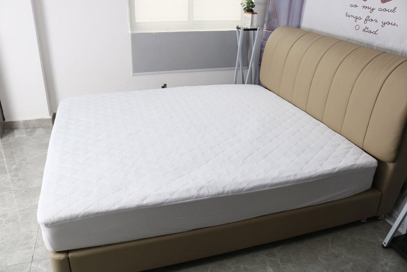 100% Polyester Fiber Waterproof Anti-Bacteria Air-Permeable Bed Protection Pad All-Season Use Plain Dyed Folding Mat for Home