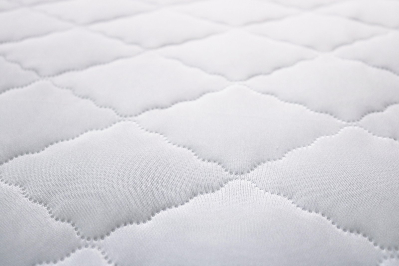 100% Polyester Fiber Waterproof Anti-Bacteria Air-Permeable Bed Protection Pad All-Season Use Plain Dyed Folding Mat for Home