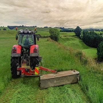 Efficient Massey Ferguson GC1725M Hydrostatic Compact Garden Tractor Mower Loader Good Agricultural Farm Equip