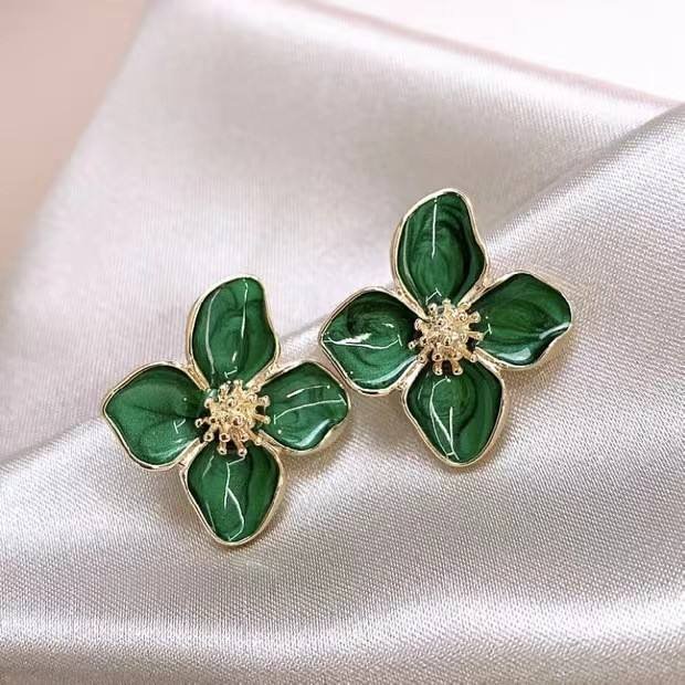 Vintage Metal Enamel Flower Shaped Earrings for Women Retro Gold Plated Flower Stud Earrings Jewelry