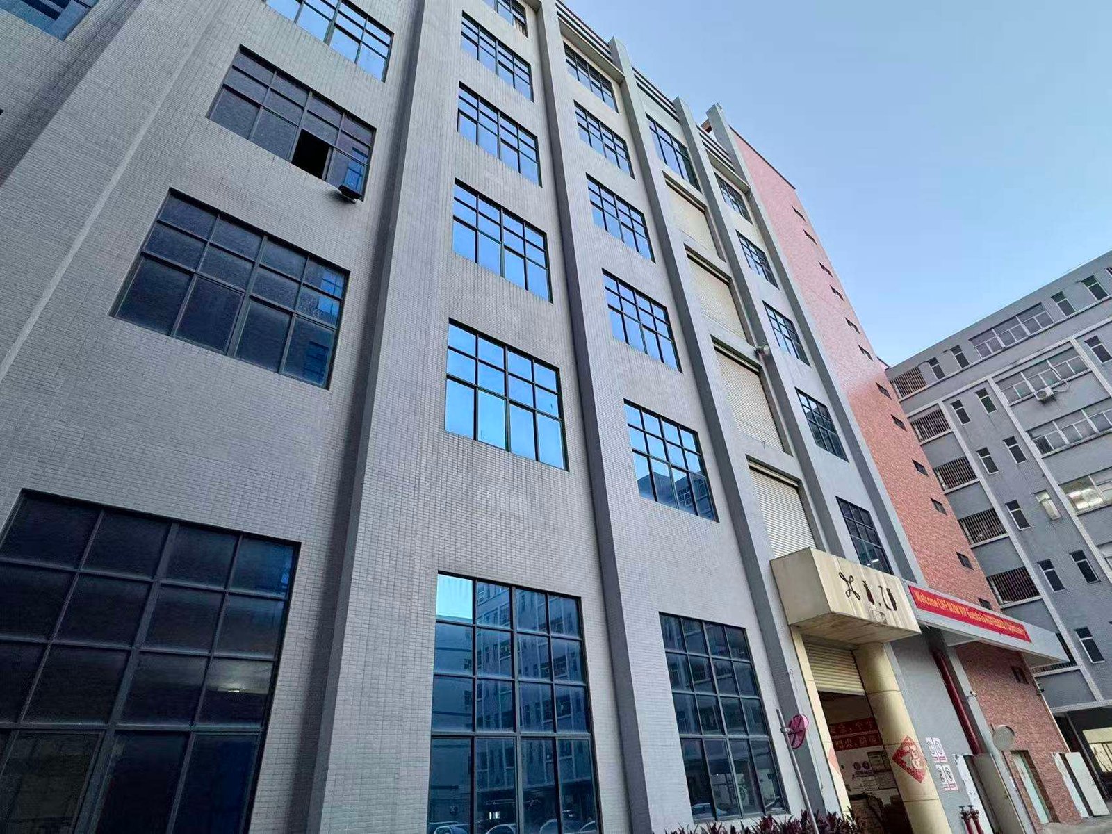 New Upholstered Beds Modern King Double Size Wood Solid Bed Frames Luxury Soft Bed Bedroom Furniture Set