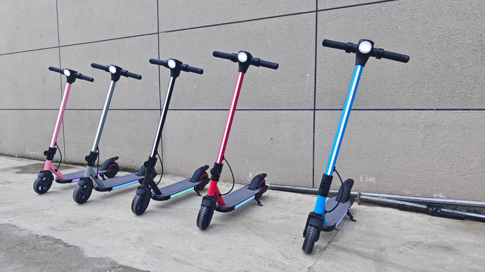 Enfants Baby Products Toys Kids' Scooters Light-up 2 Wheesl Kick Scooter for Children Ages 6-12 Boys & Girls