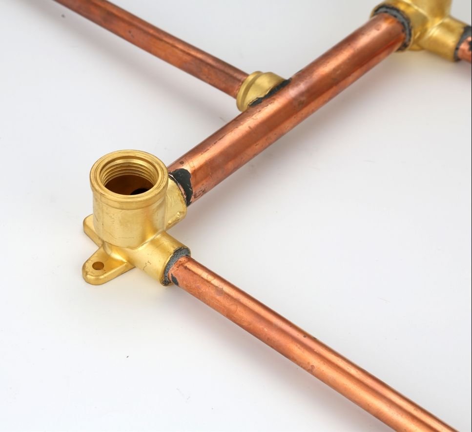 Mainflow 200mm Centre Shower Breech Bottom Entry Chrome Finish Traditional Design Easy Installation Bathroom Faucet Accessory