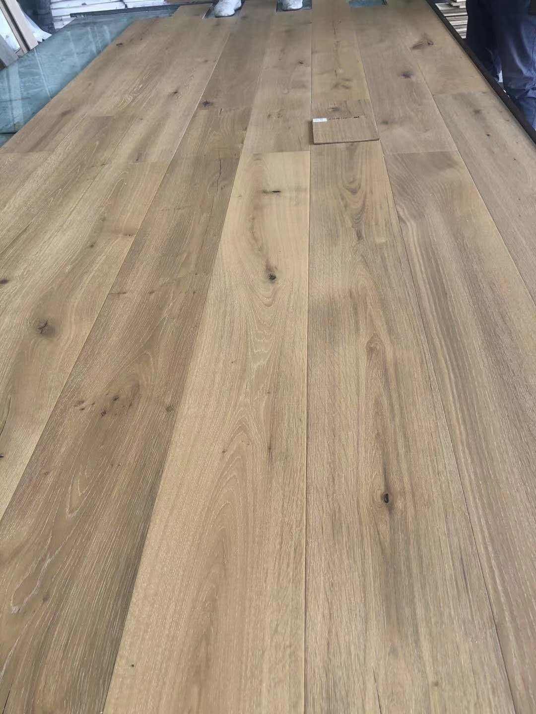 Oak Brushing Pre-Finished Select Grade Luxury Engineered Hardwood Flooring for Indoor Use