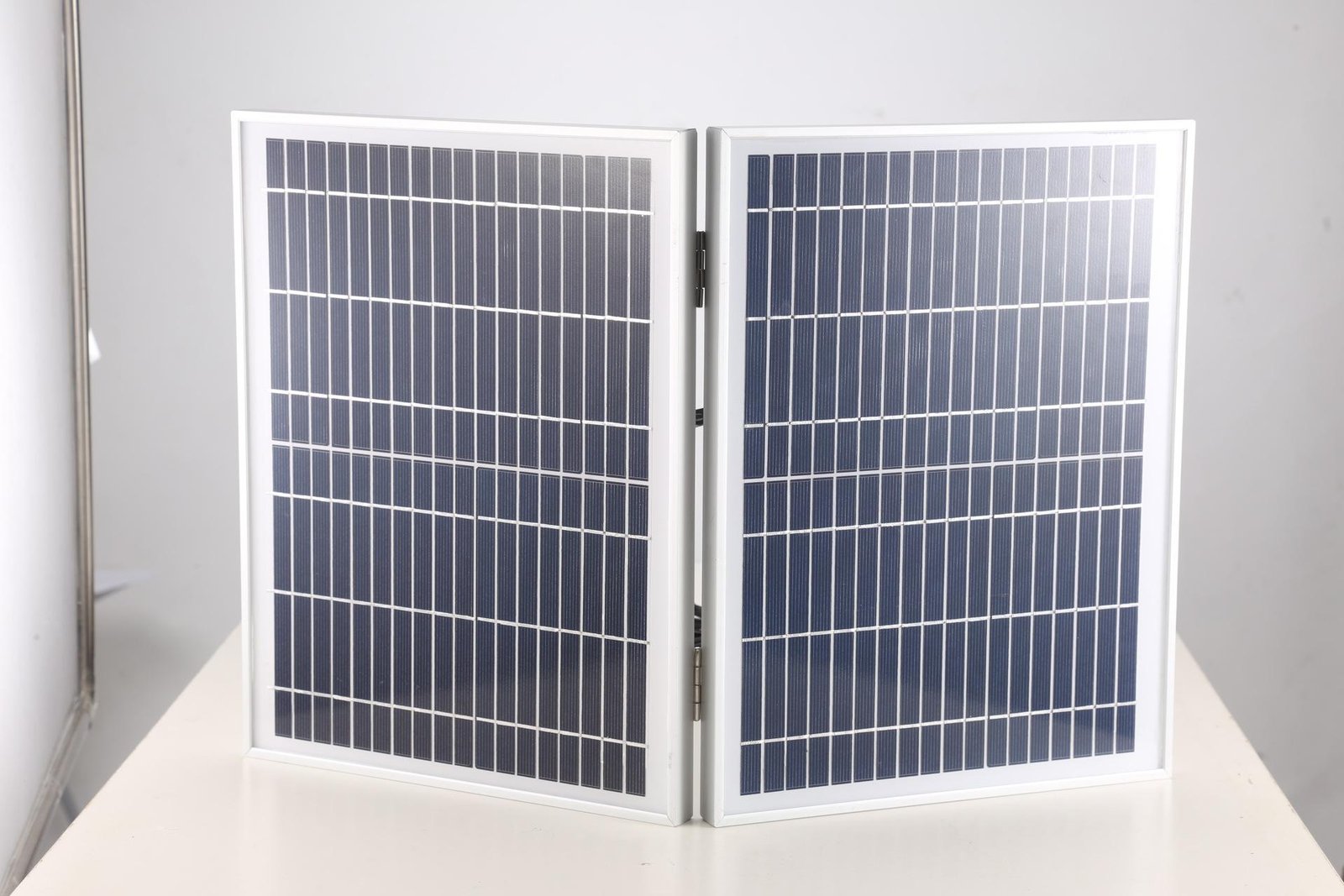 Maintenance-Free 3W DC Lighting Solar System Household Ceiling Fans with Plastic Bulb and Lead-Acid Battery