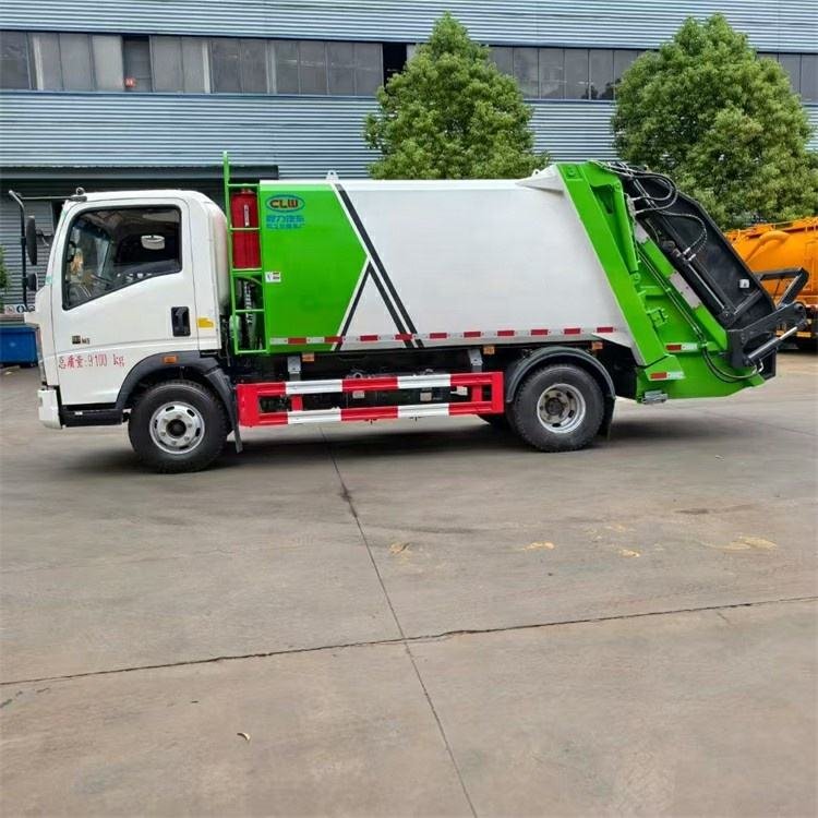HOWO 5CBM 4X2 Manual Transmission Garbage Compactor Truck with Motor for Urban Sanitation and Refuse Collection