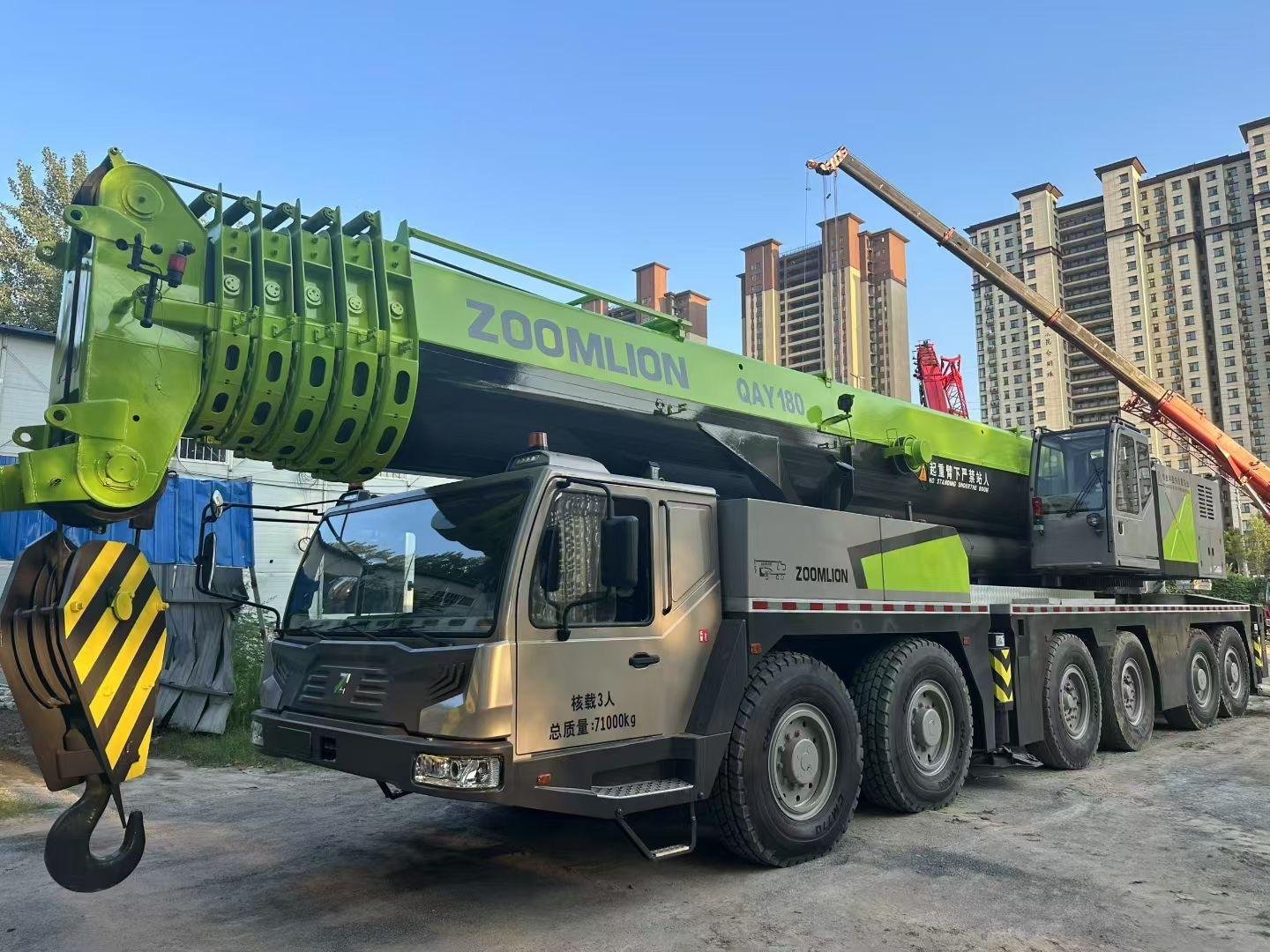 Used Zoomlion 180 Ton Truck Crane ZTC1800V Hydraulic Mobile Engine Gearbox Tested & Certified at Low Price