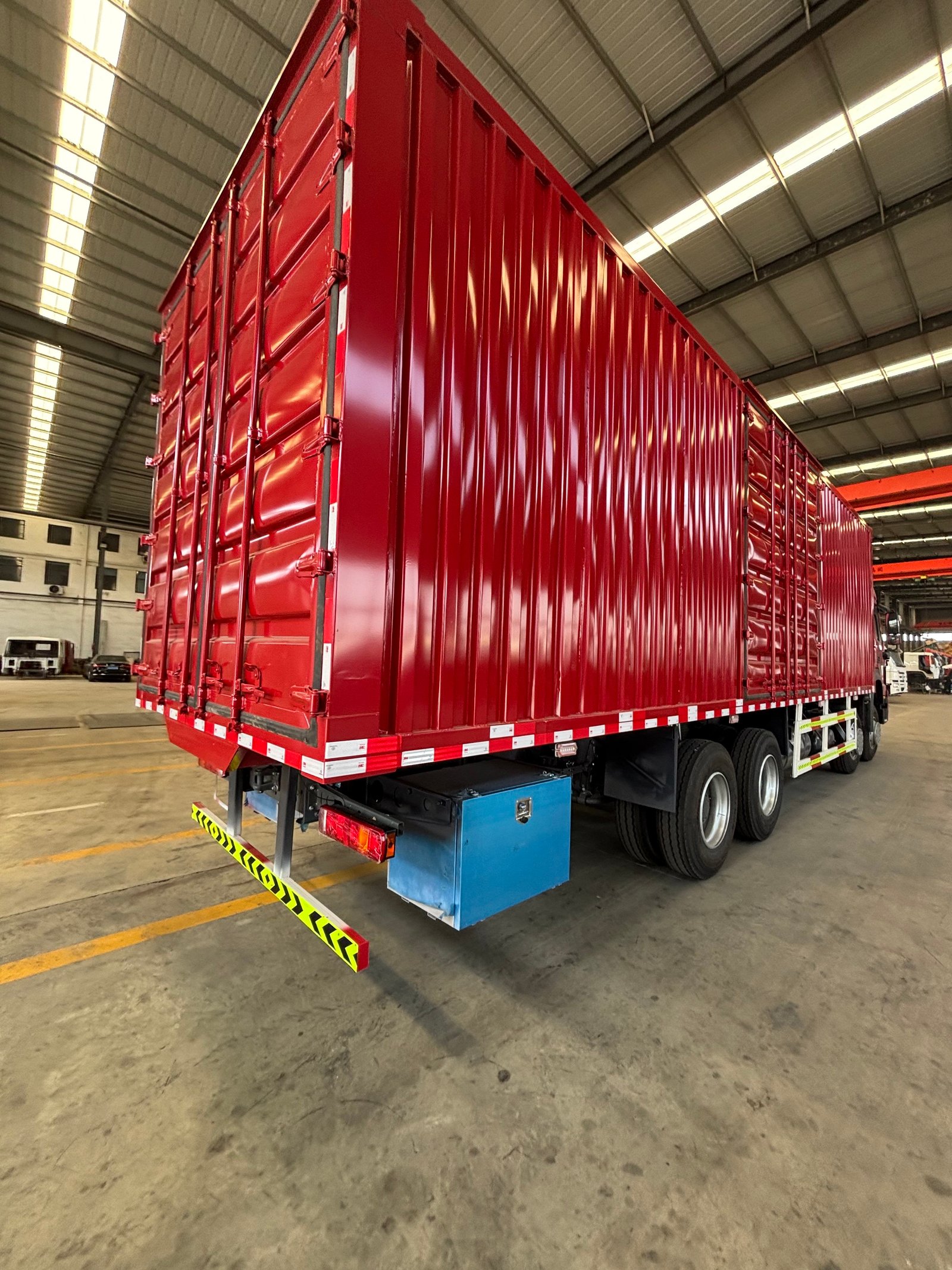 HOWO 371HP 8X4 Box Cargo Truck Heavy Duty Enclosed Van Truck for Long Distance Logistics and Freight Transportation