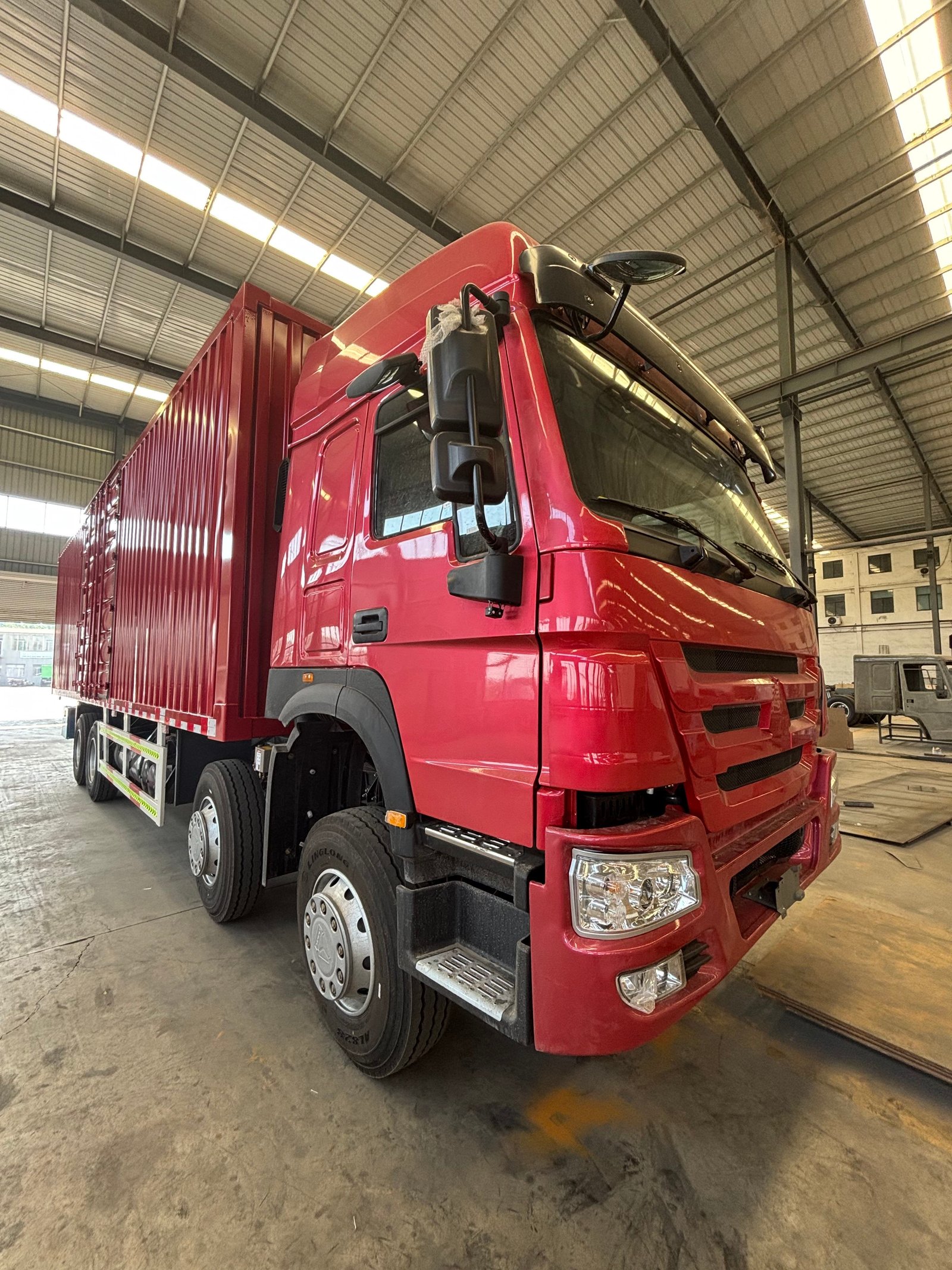 HOWO 371HP 8X4 Box Cargo Truck Heavy Duty Enclosed Van Truck for Long Distance Logistics and Freight Transportation