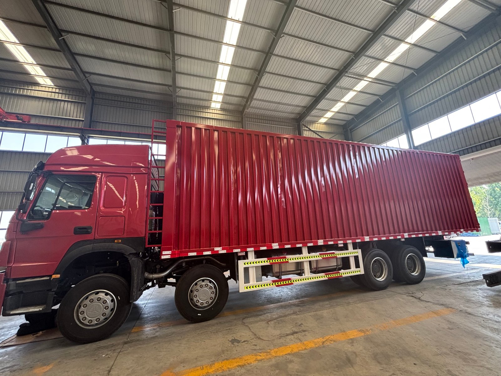 HOWO 371HP 8X4 Box Cargo Truck Heavy Duty Enclosed Van Truck for Long Distance Logistics and Freight Transportation