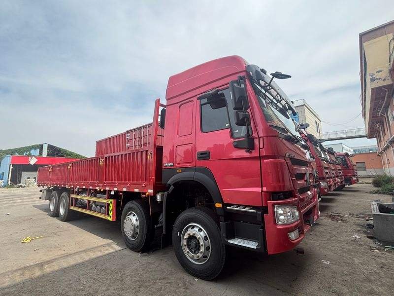 New SINOTRUK HOWO 8x4 Stake Cargo Truck 371HP Heavy Duty Diesel Transport Vehicle with FAST Gearbox Rear Camera for Logistics