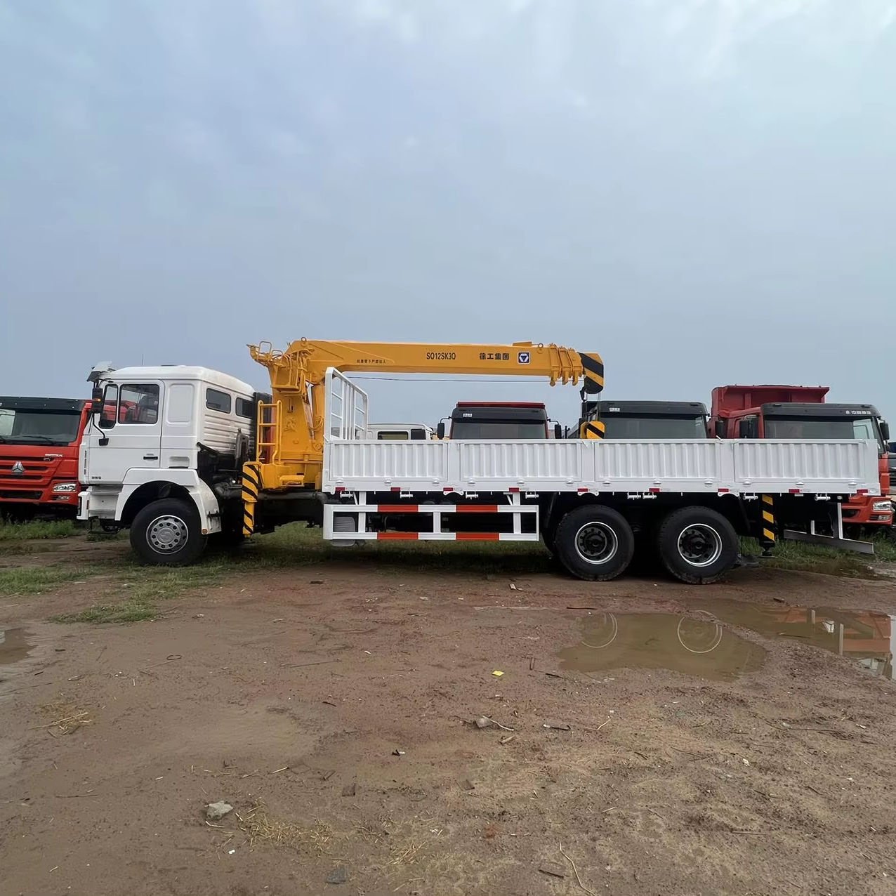 Shacman H3000 6x4 Truck Mounted Crane Heavy Duty Telescopic Boom Lifting Truck