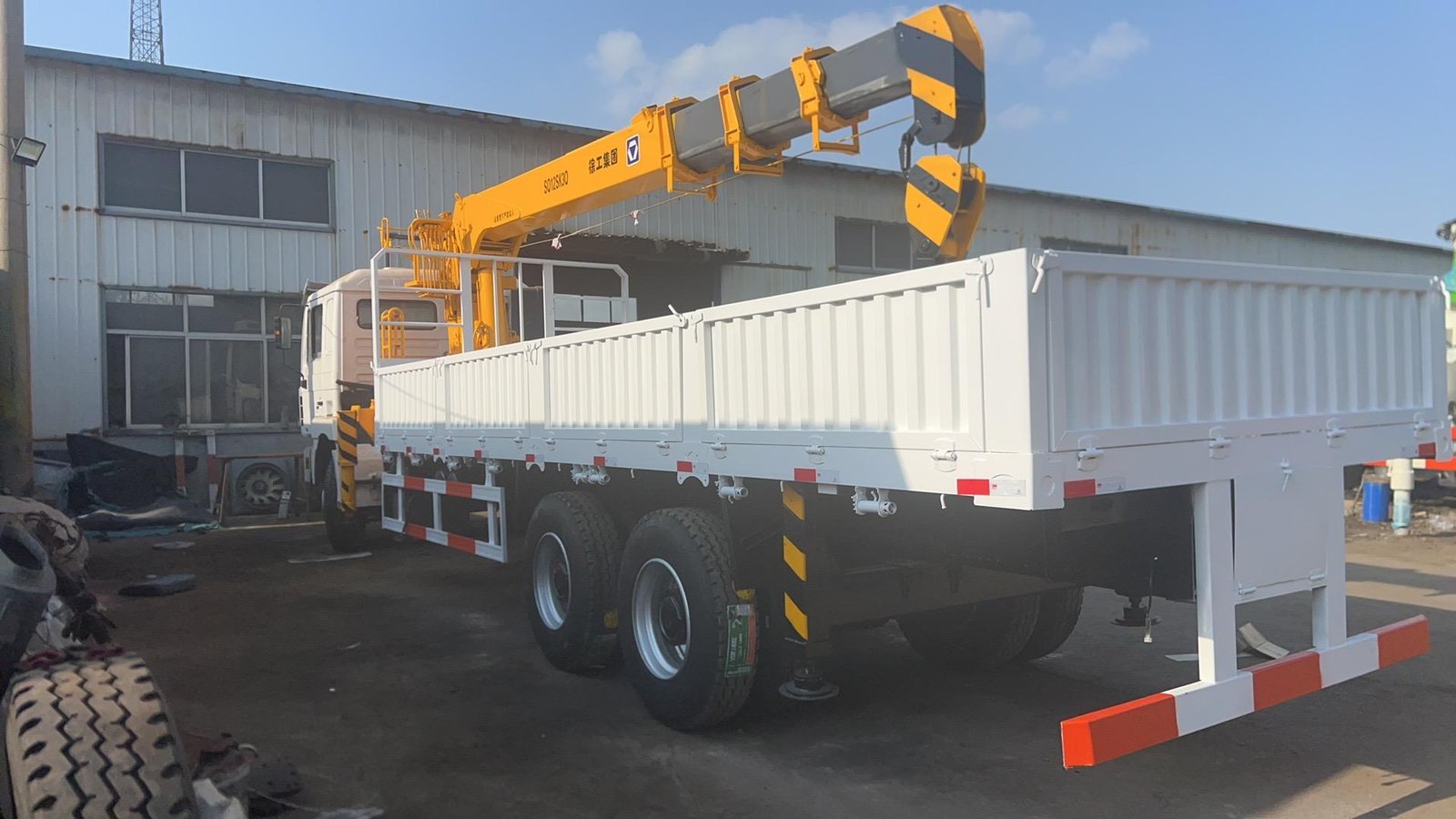 Shacman H3000 6x4 Truck Mounted Crane Heavy Duty Telescopic Boom Lifting Truck