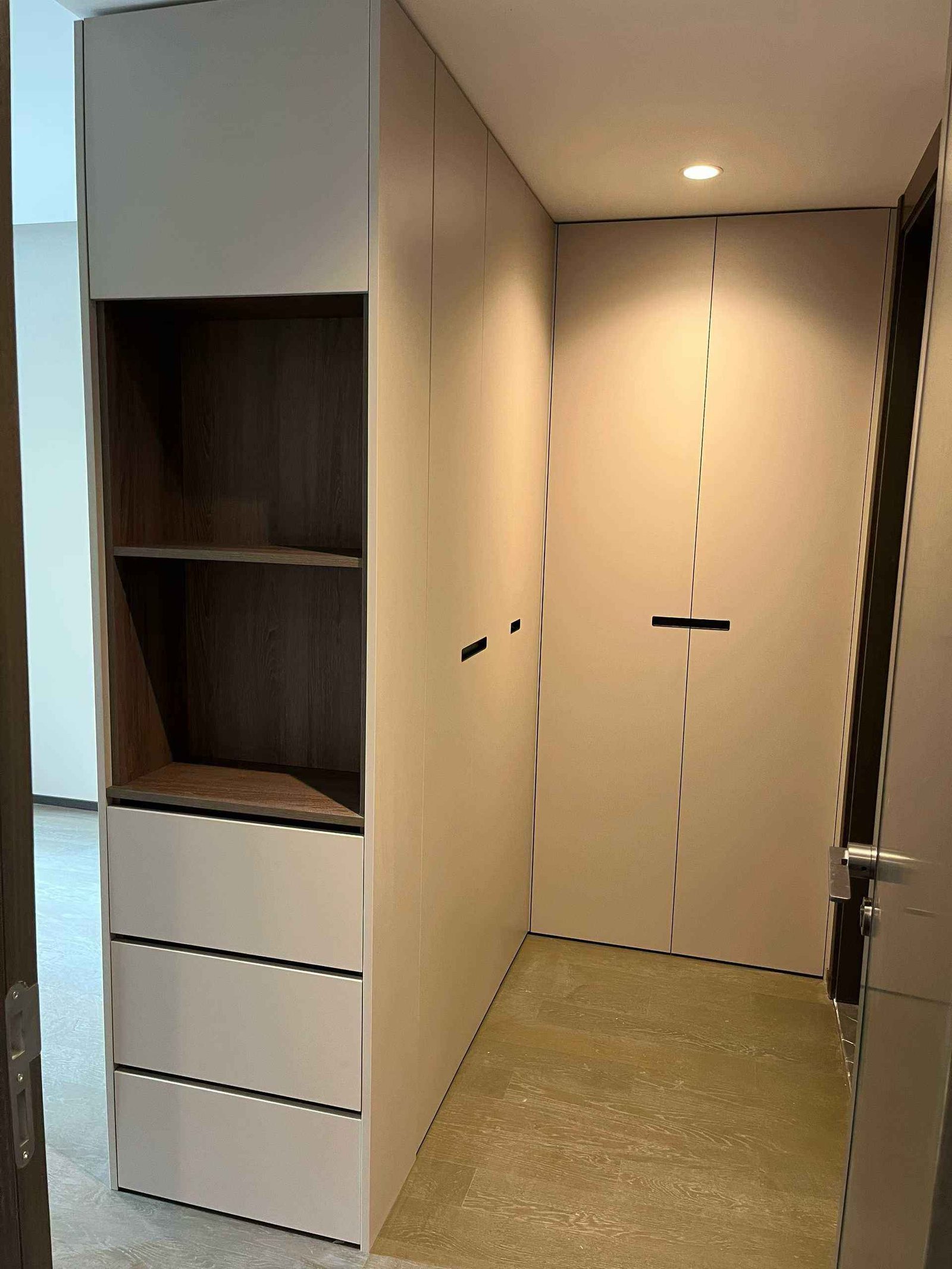 White Wardrobe with Drawers Whole House Design Large Wardrobe Closet for Apartment and Villa