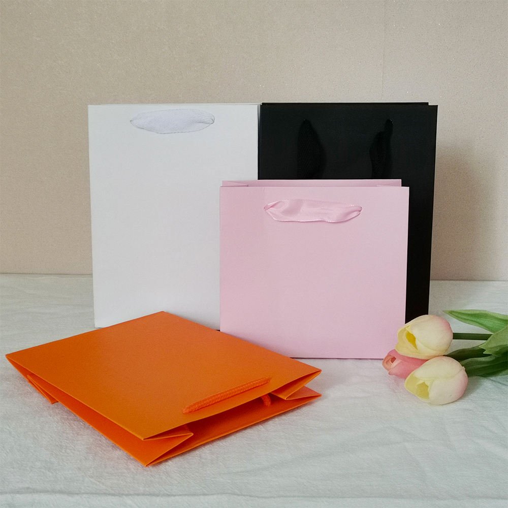 Luxury Packaging Paper Bags Stock Custom Printed Art Paper Bag Ribbon Handles Luxury Shopping Paper Bag
