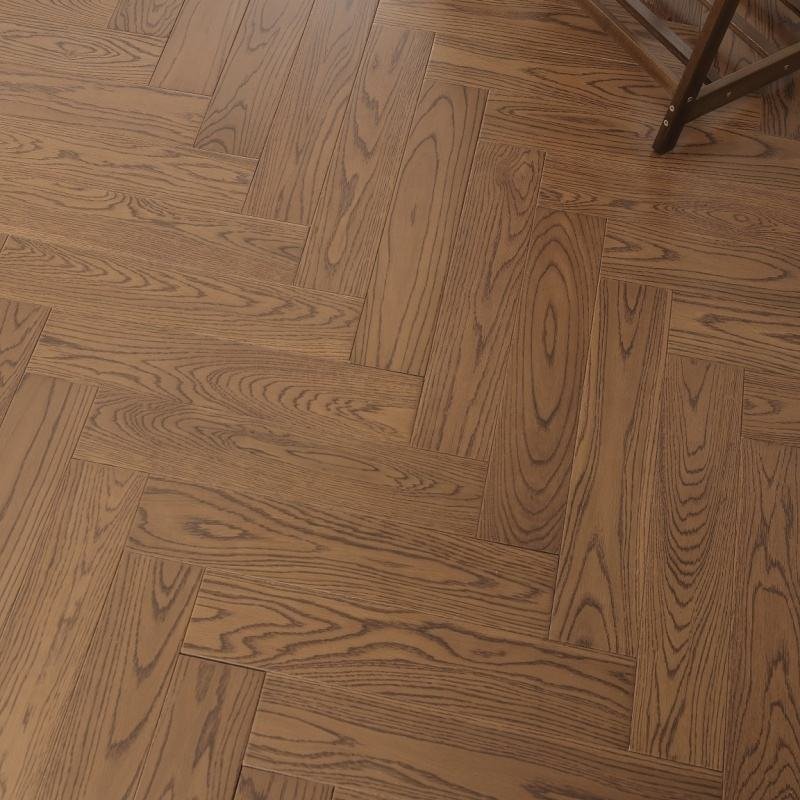 Seamless Solid Oak Wood Flooring Stable Hardwood Timber Floors Parquet Herringbone Locking System Installed Wooden Plank Floor