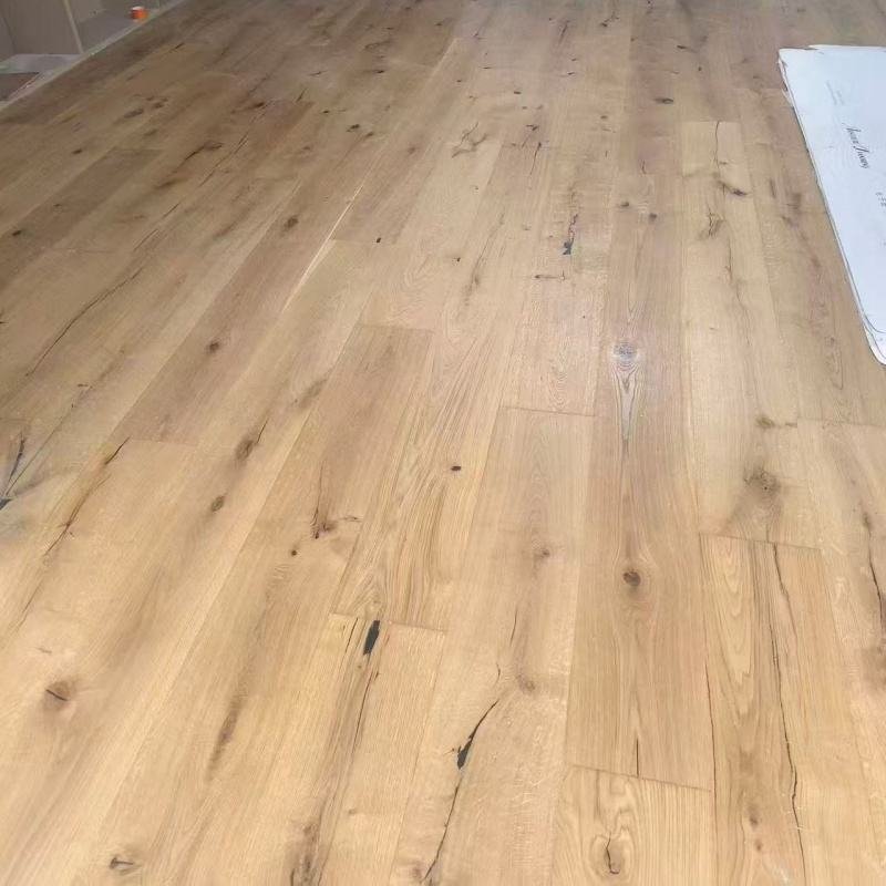 Eco-friendly Lockable Wooden Flooring I-shaped Assembly Wide Plank UV Lacquer T & G Multi-ply Hardwood White Oak Wood Floor