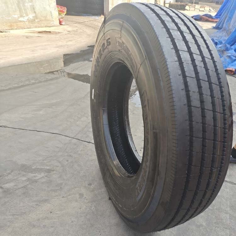 General Tyre Pakistan Lionstone/Longmarch Brand Tyre for Truck and Bus 11r 22.5 Radial Truck Tyre