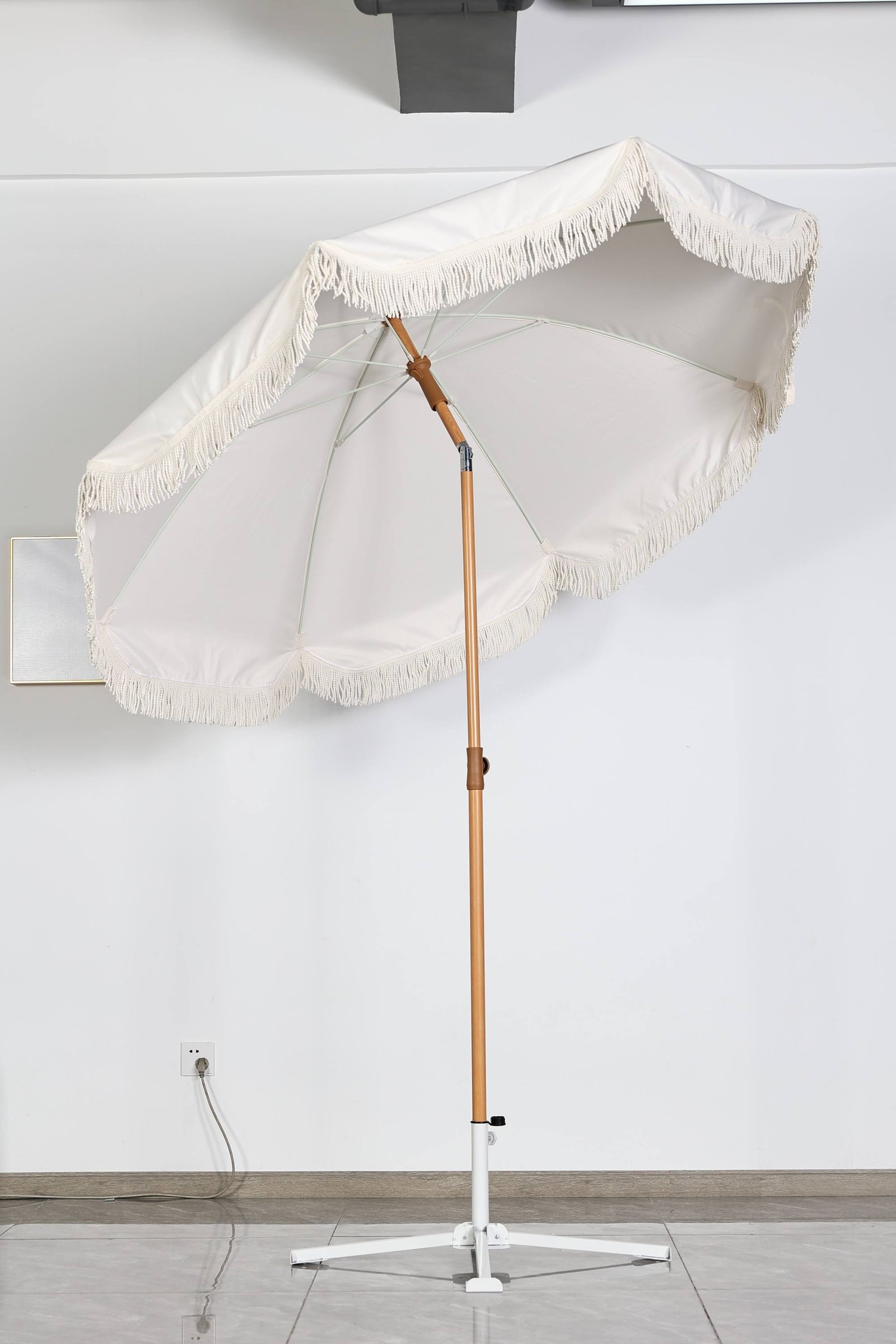 DC-BU-068 Waterproof Lightweight Aluminum Beach Umbrella with Tassels Modern Design Foldable Outdoor Sun Protection Parasol