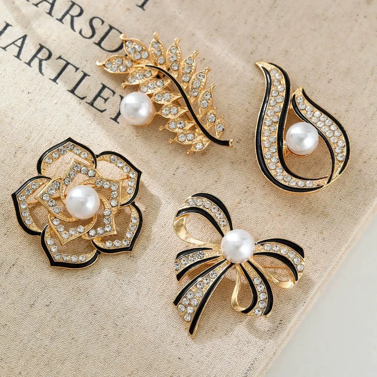 Bow Brooch Rhinestone Pearl Crystal Black Enamel Gold Tone Alloy Pin Luxury Women Bowknot Brooches Wholesale Broche Femme