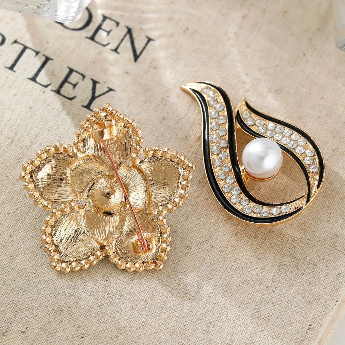 Bow Brooch Rhinestone Pearl Crystal Black Enamel Gold Tone Alloy Pin Luxury Women Bowknot Brooches Wholesale Broche Femme