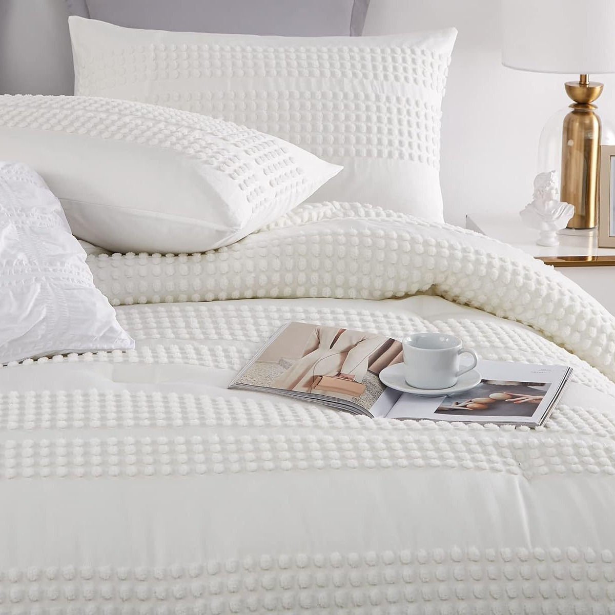 Soft Warm Polyester Embossed Dotted Three Piece Bedding Set Cozy Breathable Comforter Cover Pillowcases for Winter Use