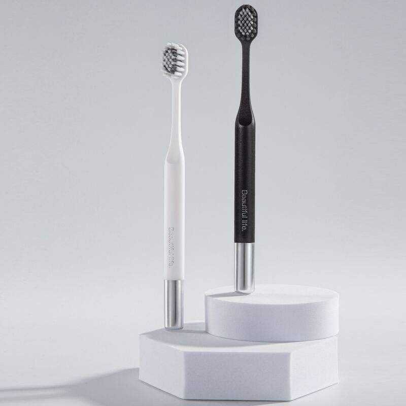 OEM Home Use Luxury Manual Toothbrush with PP Handle Silver-Plated Ultra Soft Bristle Black & White Couple