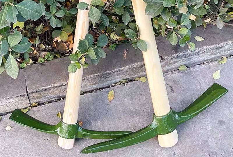 Specializing in African Market Railway Steel Pickaxe with Handle and Manganese Steel Garden Spade and Farming Shovel