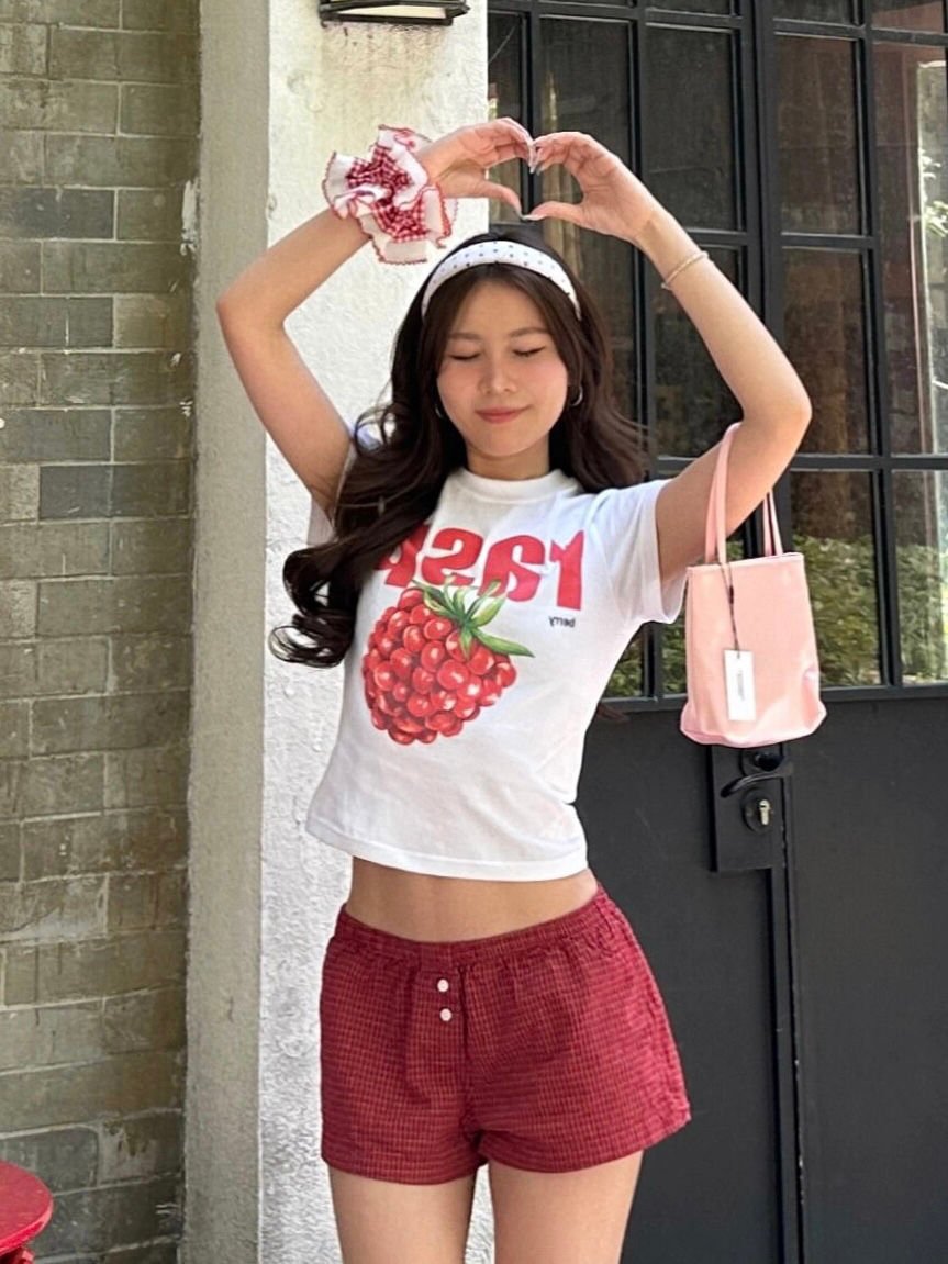Summer Fruits Letter Graphic Print Sexy Y2k Baby Tee Ladies Casual Strawberry Print Round Neck Crop Tops