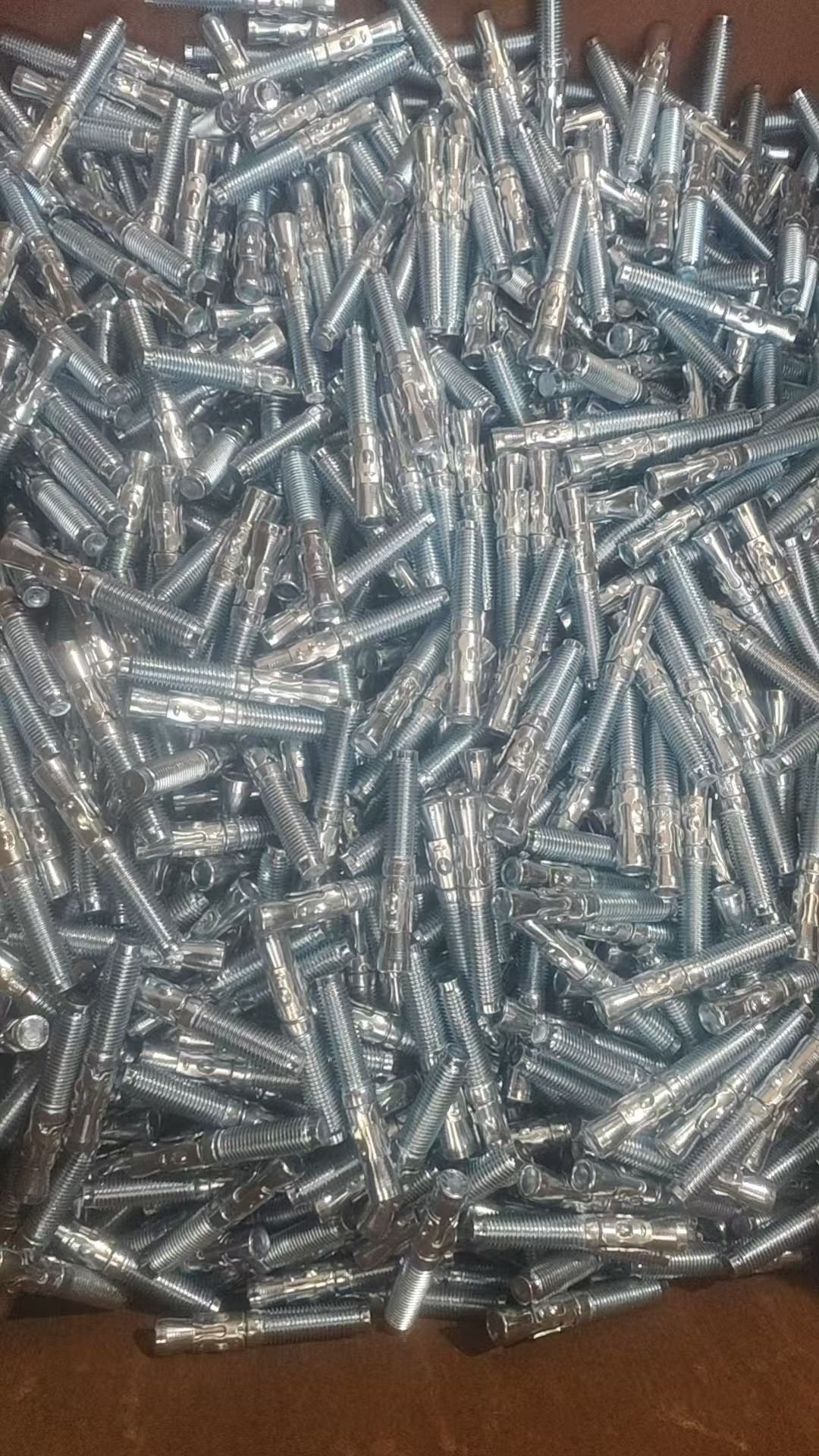 Carbon Steel Hot Dipped Galvanized Zinc Plated 1/4 in Diameter Wedge Anchor Expansion Bolt M4-M16 Multiple Sizes in Stock