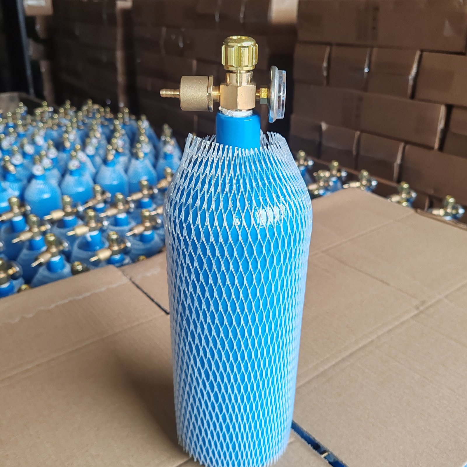 High Quality Factory Wholesale ENISO9809 TPED 150bar 2L 4L Oxygen Gas Cylinder Tank Bottle with Valve for Industrial Welding