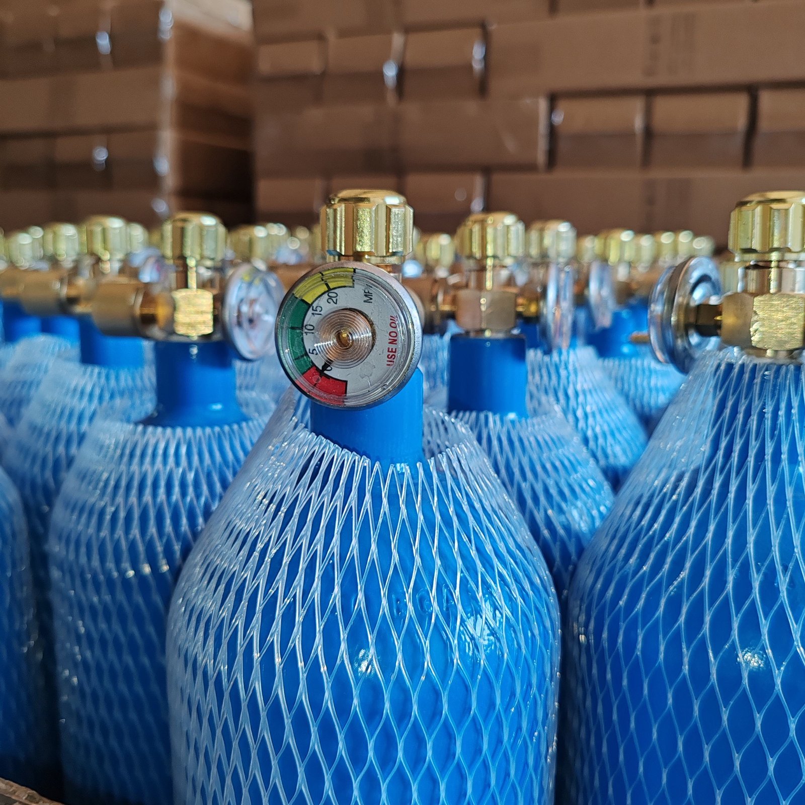 High Quality Factory Wholesale ENISO9809 TPED 150bar 2L 4L Oxygen Gas Cylinder Tank Bottle with Valve for Industrial Welding